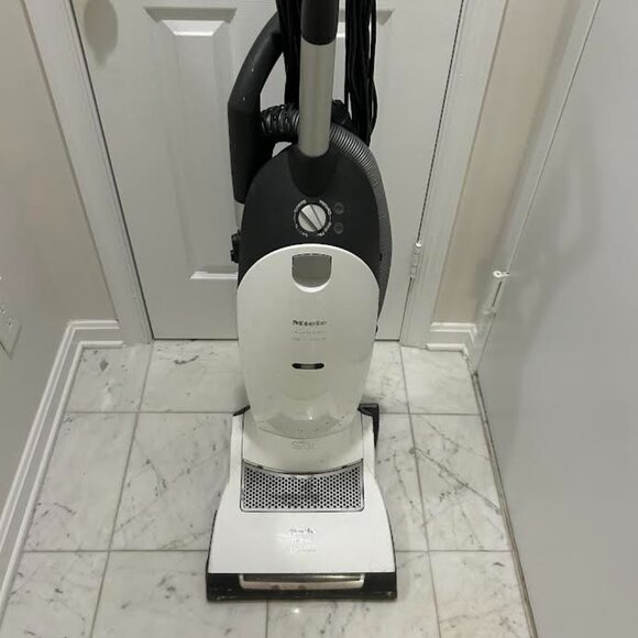 Miele Calypso 300 Vacuum Cleaner - Picture 1 of 6